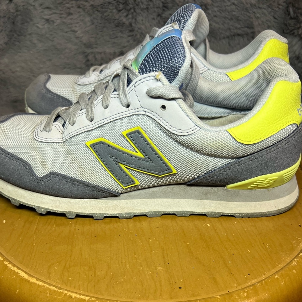 Womens size 8.5 New Balance 515